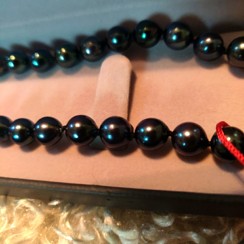 Cultured Black Pearl Necklace New In Box 18 Inch